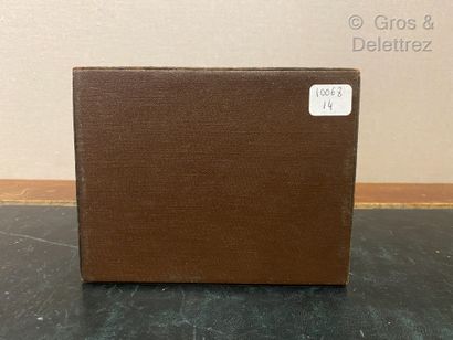 null Small recangular box in cardboard covered with brown leather gilded with flowers,...