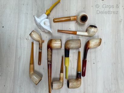  Lot of ten meerschaum pipes. Nine of a straight model and one of free form engraved...