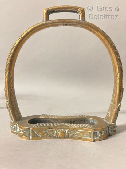 null Set of six bronze stirrups, one of them Turkish, circa 1840

19th century 

Good...