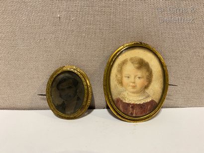null Deux miniatures l'un figurant un homme aux favoris, l'autre un portrait d'enfant...