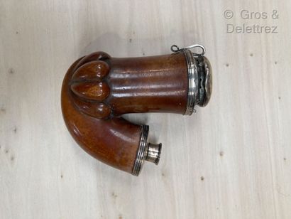 Pipe in patinated meerschaum and carved with...