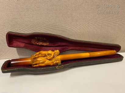 null Cigarette holder in meerschaum and amber bakelite representing a round nymphs.

Case...