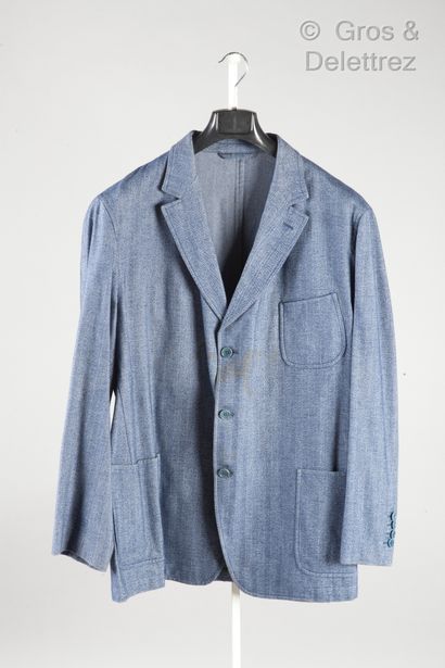 CERRUTI, ARNYS Lot composé de trois vestes, une en lainage bleu ciel à motif de chevrons...