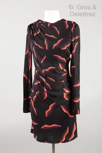 Diane von FURSTENBERG Robe en jersey de soie noir imprimé à motif de lèvres stylisées,...