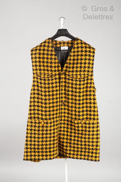 J. KEYDGE, CERRUTI Lot composé d'une veste en laine bouclette ardoise, col châle...