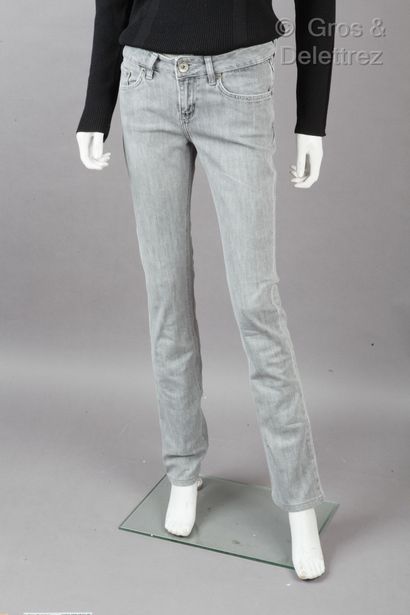 Robin's Jean, Rich, LTB 1948 Lot composé d'un jean gris clair, brodé de lurex or...
