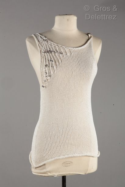 Samy CHALON Lot composed of a cardigan in white fancy knit, small collar with ribbed...