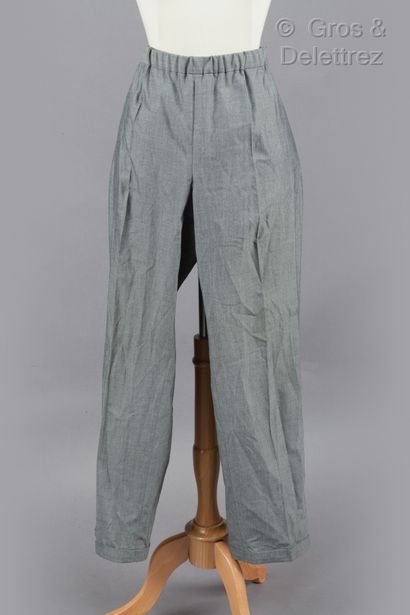 ALBERTO BIANI et PAROSH Lot composé de deux pantalons, un gris, l'autre en polyester...