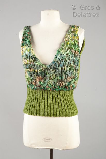 Samy CHALON Lot composed of a crop-top sweater in green fancy knit, large neckline,...