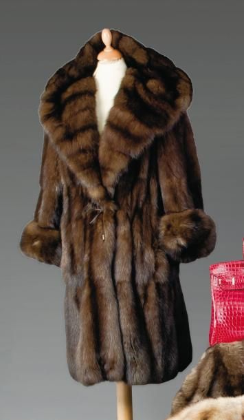 REBECCA Exceptionnel manteau en Zibeline brune Bargouzine de Russie, travail pleines...