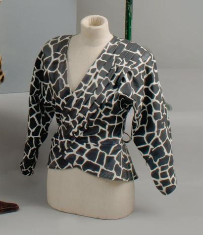 JITROIS Veste en cuir imprimé façon giraffe noir blanc, effet de cache-coeur souligné...