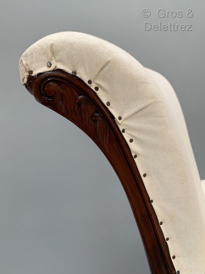 EUGENE GAILLARD (1862-1933) Rare paire de fauteuils en acajou teinté à dossiers droits...