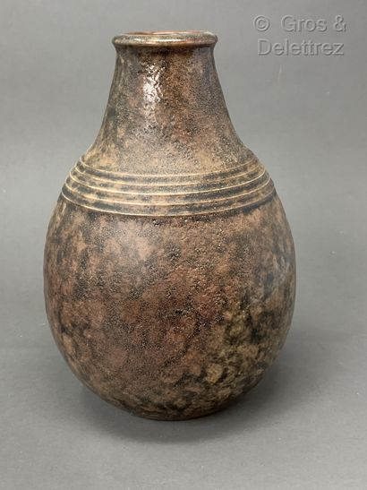 Frédéric KIEFFER (1894-1977) Vase en grès émaillé brun

Signé

H : 26 25 cm