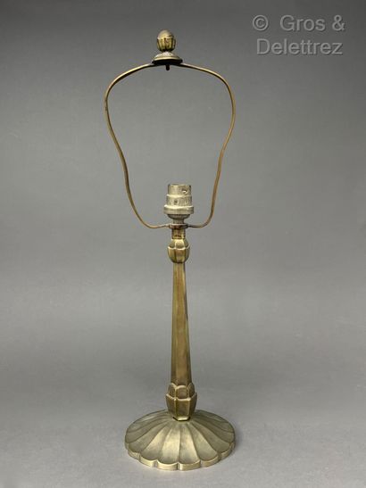 TRAVAIL 1925 Lampe en laiton 
H : 43 cm