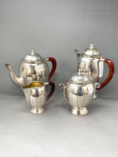 Maurice DUFRESNE, attribué à Tea and coffee set in silver plated metal and rosewood...