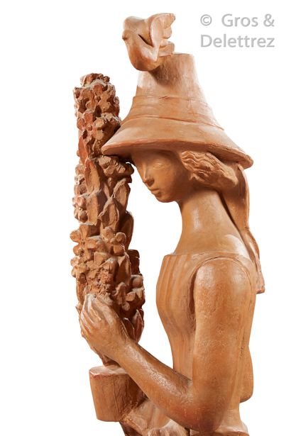 Travail 1940-1950 "Woman with a flower and a bird

Terracotta sculpture

H : 135...