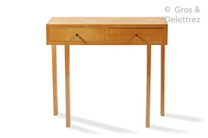 Jacques Quinet (1918-1992) Console en placage de poirier ouvrant par deux tiroirs...