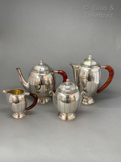 Maurice DUFRESNE, attribué à Tea and coffee set in silver plated metal and rosewood...