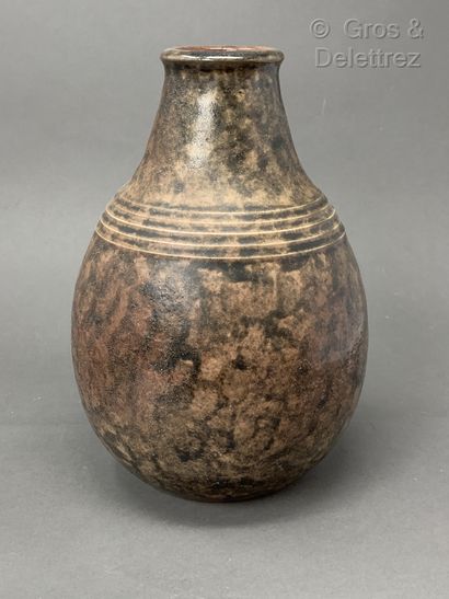 Frédéric KIEFFER (1894-1977) Vase en grès émaillé brun

Signé

H : 26 25 cm
