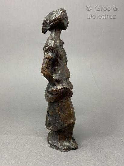 TRAVAIL FRANÇAIS 1930-1940 Sculpture en bronze à patine brune figurant une femme

Traces...