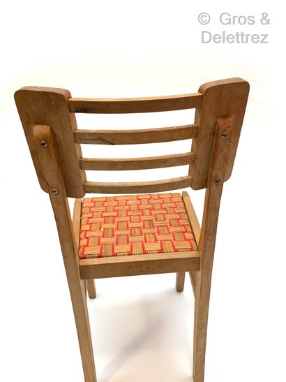 RENE GABRIEL, attribué à Suite de quatre chaises en bois avec galettes amovibles...