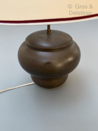 TRAVAIL FRANÇAIS Lampe en dinanderie de laiton

H : 21 cm (sans abat-jour)