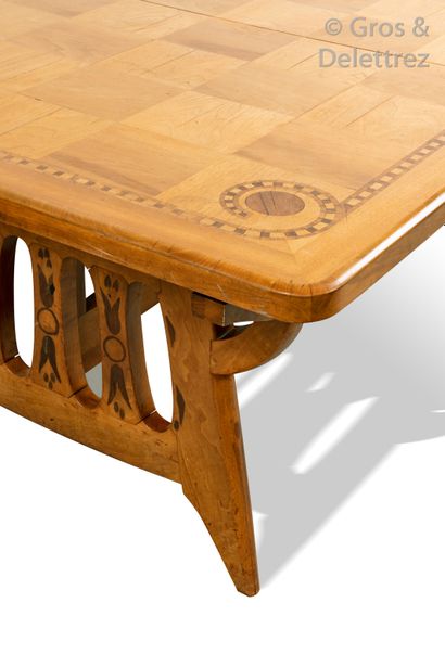 Paul HUILLARD (1875-1966) Walnut dining room table with rectangular top with rounded...