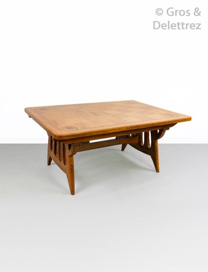 Paul HUILLARD (1875-1966) Walnut dining room table with rectangular top with rounded...