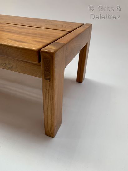 MAISON REGAIN Rectangular elm coffee table on four rectangular legs

Circa 1960

H...