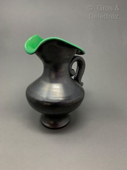 POL CHAMBOST (1906 – 1983) Pichet émaillé noir et vert

H : 25 cm