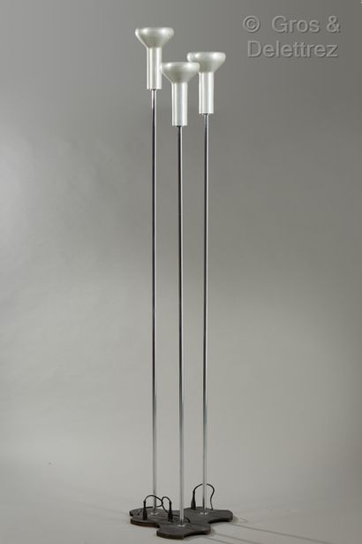 GINO SARFATTI (1912-1985) édité par ARTELUCE 
Floor lamp model 1073/3 composed of...