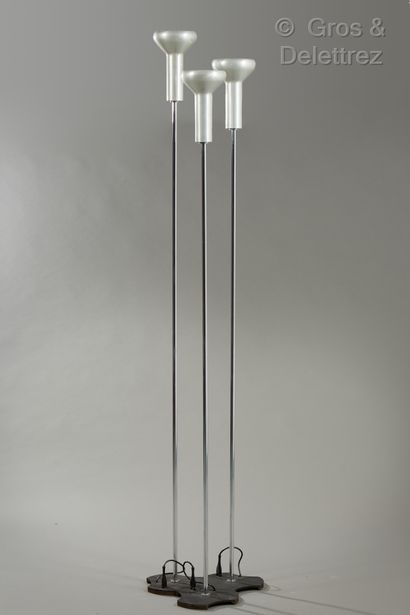 GINO SARFATTI (1912-1985) édité par ARTELUCE 
Lampadaire modèle 1073/3 composé de...