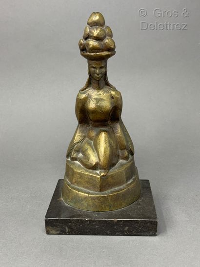 Sébastien TAMARI (1900-1991) Sculpture en bronze à patine dorée reposant sur une...