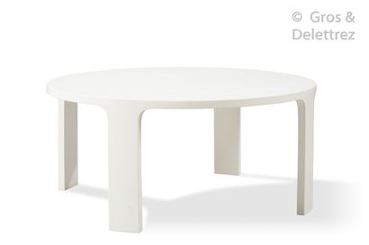 Jacques Quinet (1918-1992) Table basse en bois laqué blanc, plateau circulaire reposant...