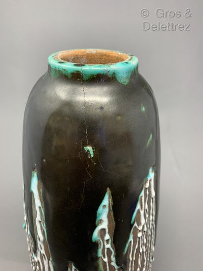 CERAMIQUE D’ART DE BORDEAUX et GETE Vase tronconique en céramique émaillé brune et...