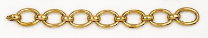 CARTIER Bracelet «Baignoire» en or jaune à maillons ovales. Signé Cartier n° E9157....