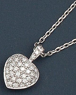 null Chaîne en or gris et pendentif «Coeur» en or gris pavé de diamants. Poids 7,9...