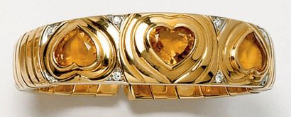 REPOSSI Bracelet en or jaune orné de trois motifs «Coeur» sertis de citrines alternés...