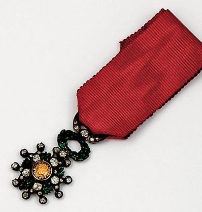 null Légion d'honneur en or jaune et argent émaillé vert sertie de diamants de taille...
