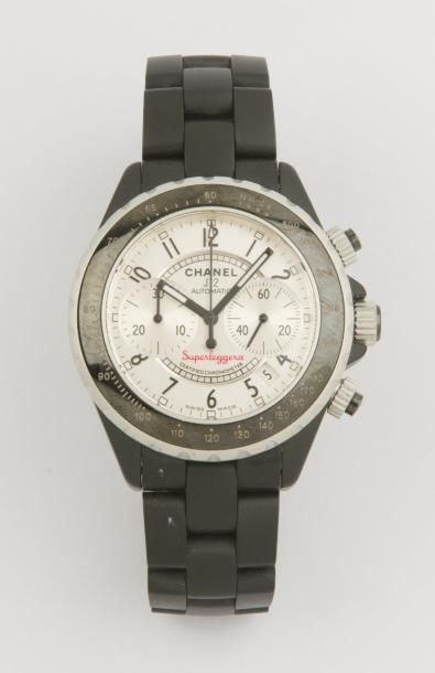 CHANEL "J12 Superleggera" Bracelet montre chronographe en titane et caoutchouc noir,...