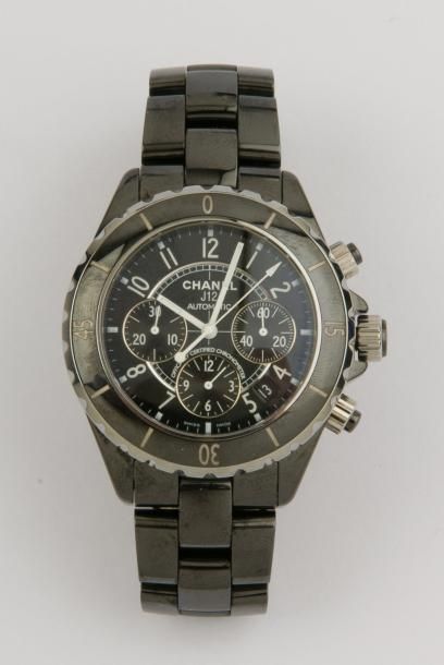 CHANEL "J12" Bracelet montre chronographe en acier et céramique noir, cadran noir...