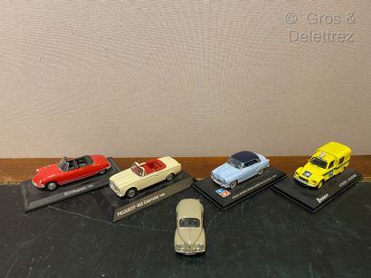 null (Etude)Lot de cinq petites voitures sur socle de marque Norev et divers représentant...