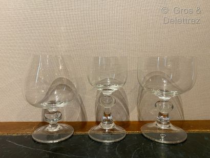  (Etude)Rosenthal. Lot en verre composé de neuf grandes et larges coupes (haut :...