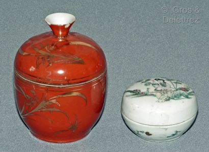 CHINA

Meeting of two porcelain boxes:

-...