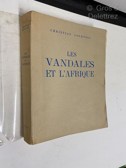 COURTOIS Christian Les Vandales et l’Afrique

Paris, Arts et Métiers Graphiques

1955

in-4...