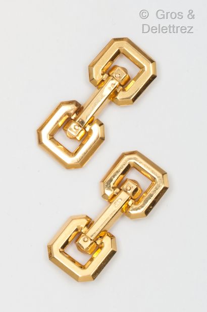 null Pair of yellow gold cufflinks. P. 7,4g.