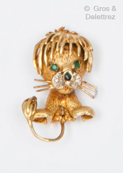 null Yellow gold "Lion" brooch, the muzzle adorned with brilliant-cut diamonds, the...