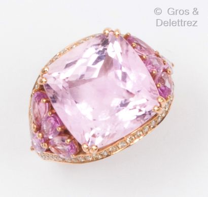Pink gold ring, set with a cushion-shaped...