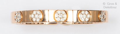 null Semi-rigid bracelet in pink gold, composed of rectangular sections, those of...