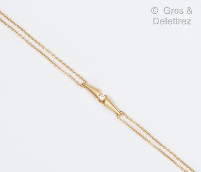 SCHAFFRATH Bracelet souple en or jaune, composé d’une spirale ornée d’un diamant...